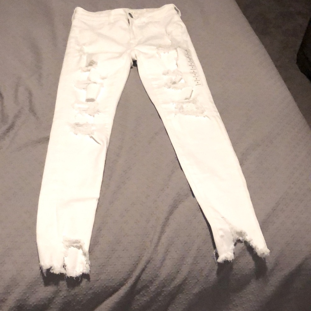BRAND NEW American Eagle ripped white jeans